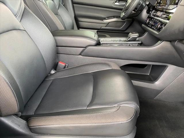 2024 Nissan Pathfinder SL FWD