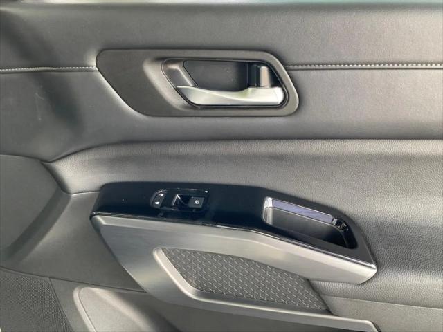 2024 Nissan Pathfinder SL FWD