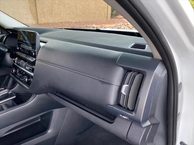 2024 Nissan Pathfinder SL FWD