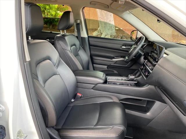 2024 Nissan Pathfinder SL FWD