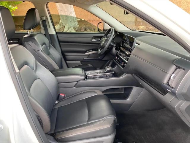2024 Nissan Pathfinder SL FWD