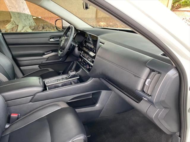 2024 Nissan Pathfinder SL FWD