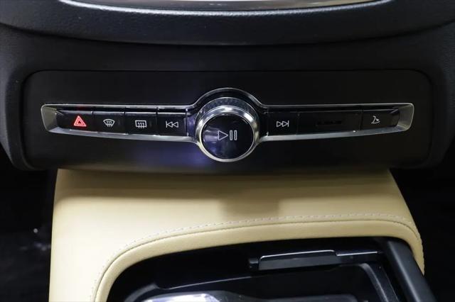 2024 Volvo XC90 B6 Ultimate Bright Theme 7-Seater