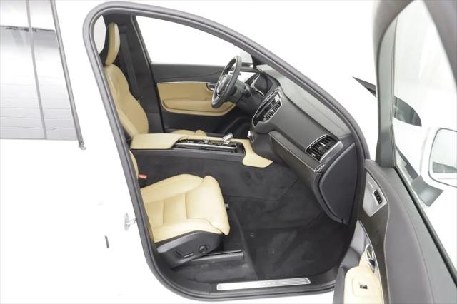 2024 Volvo XC90 B6 Ultimate Bright Theme 7-Seater