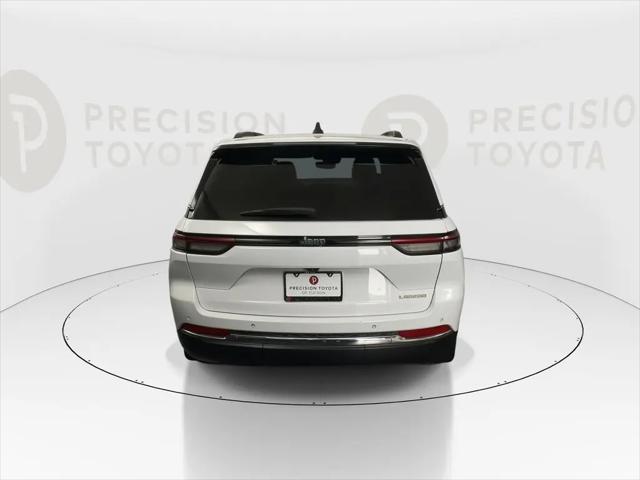 2023 Jeep Grand Cherokee Laredo 4x2
