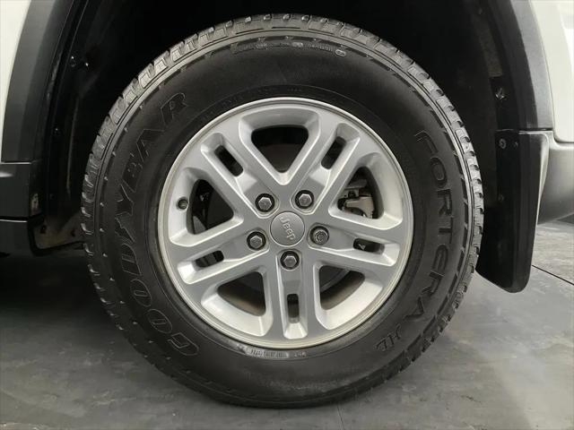 2023 Jeep Grand Cherokee Laredo 4x2
