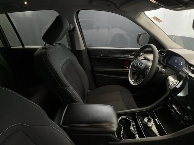 2023 Jeep Grand Cherokee Laredo 4x2