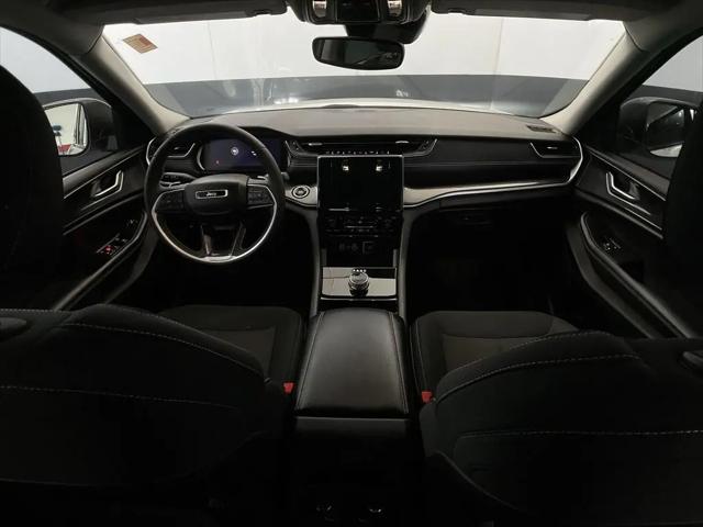 2023 Jeep Grand Cherokee Laredo 4x2