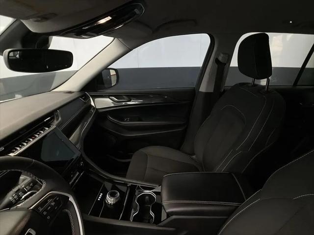 2023 Jeep Grand Cherokee Laredo 4x2