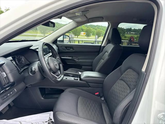 2025 Nissan Pathfinder SV 4WD