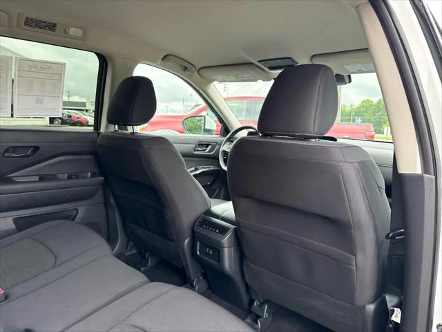 2025 Nissan Pathfinder SV 4WD