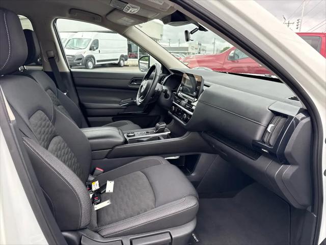 2025 Nissan Pathfinder SV 4WD