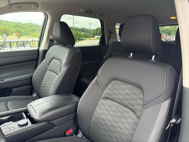 2025 Nissan Pathfinder SV 4WD