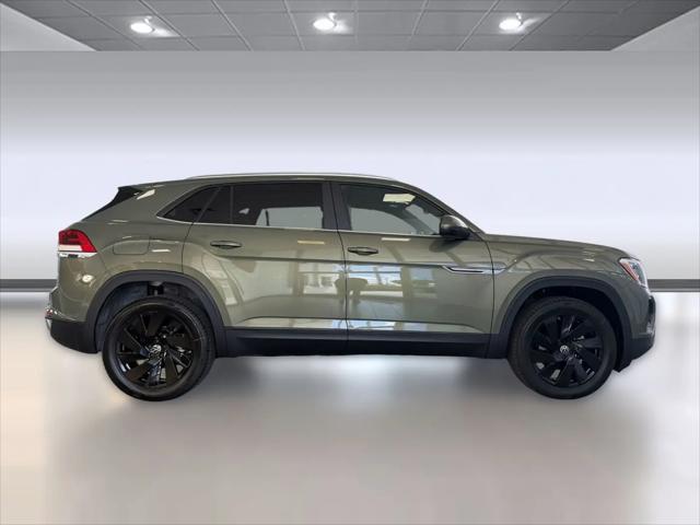 2026 Volkswagen Atlas Cross Sport SE with Technology