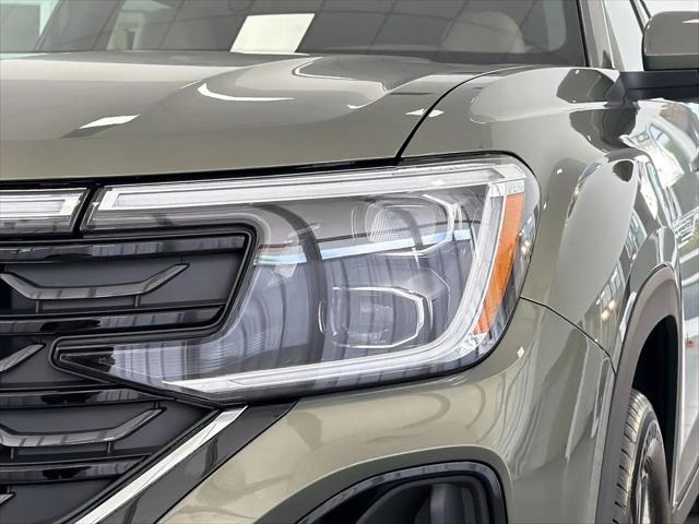 2026 Volkswagen Atlas Cross Sport SE with Technology
