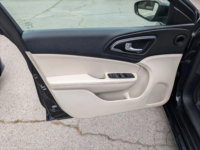 2017 Chrysler 200 Limited Platinum