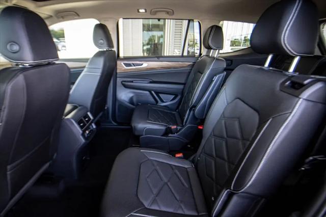 2026 Volkswagen Atlas SE with Technology