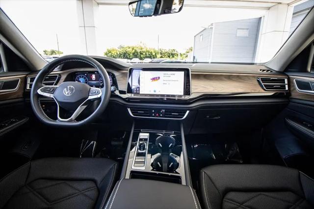 2026 Volkswagen Atlas SE with Technology