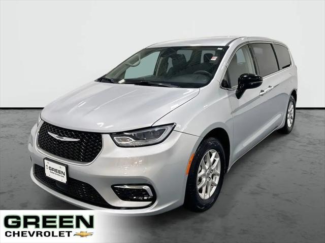 2024 Chrysler Pacifica Touring L for sale in East Moline, IL