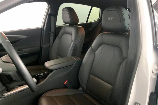 2025 Buick NV Sport Touring FWD