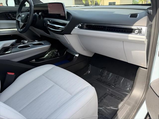 2024 Cadillac iQ Luxury w/1SE
