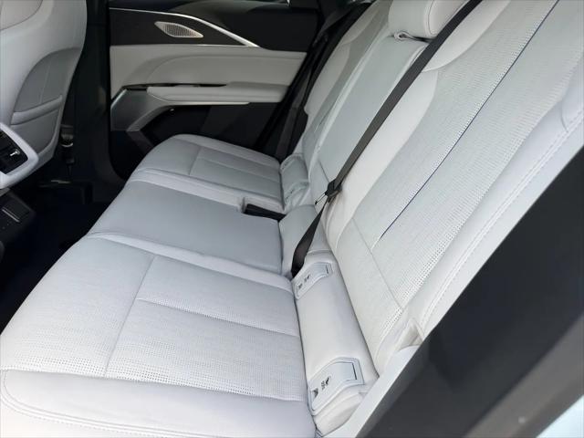 2024 Cadillac iQ Luxury w/1SE