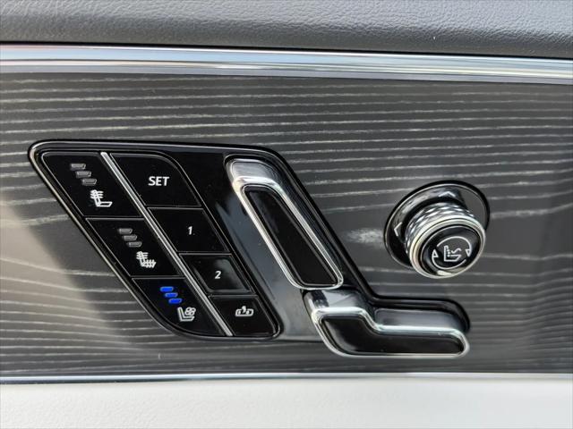 2024 Cadillac iQ Luxury w/1SE