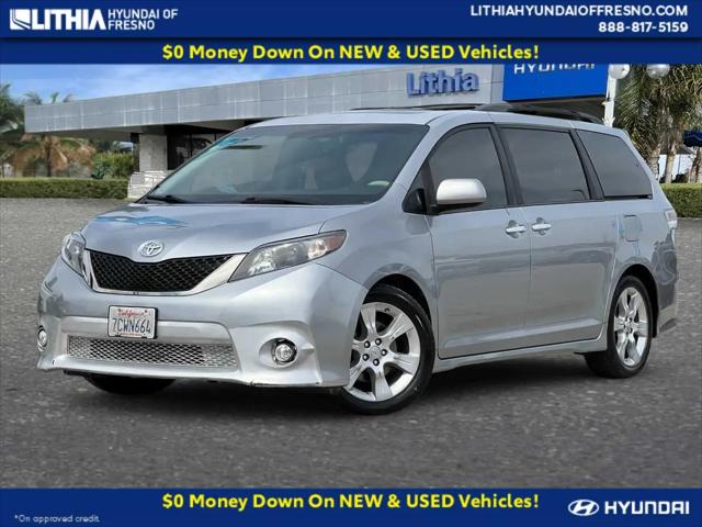 2014 Toyota Sienna SE 8 Passenger for sale in Fresno, CA