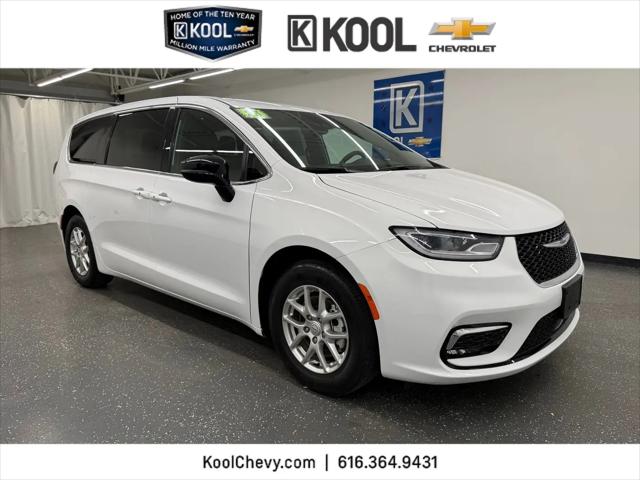 2025 Chrysler Pacifica Select for sale in Grand Rapids, MI