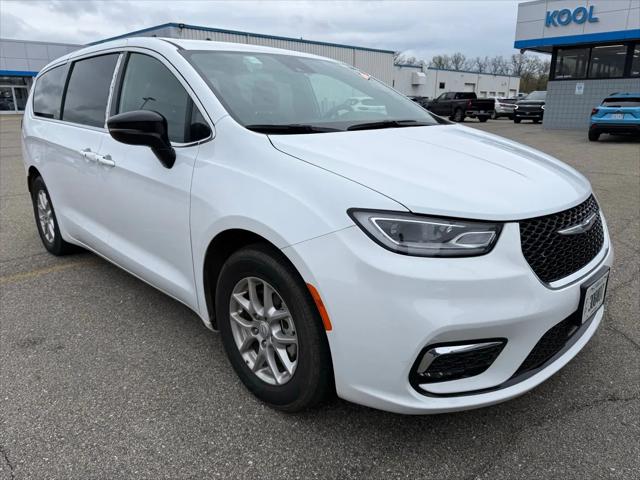 2025 Chrysler Pacifica Select for sale in Grand Rapids, MI