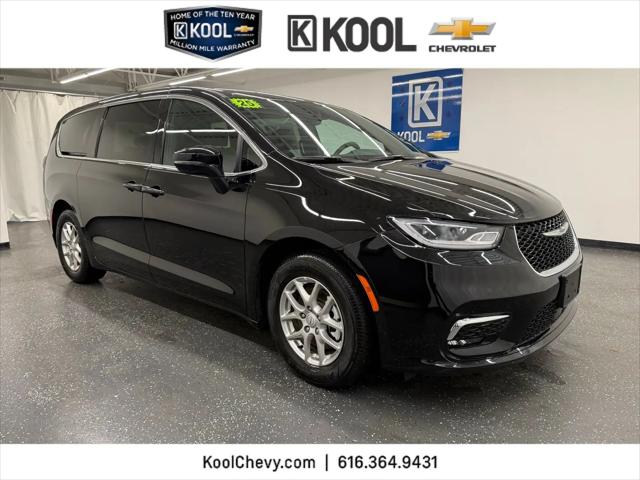 2025 Chrysler Pacifica Select for sale in Grand Rapids, MI