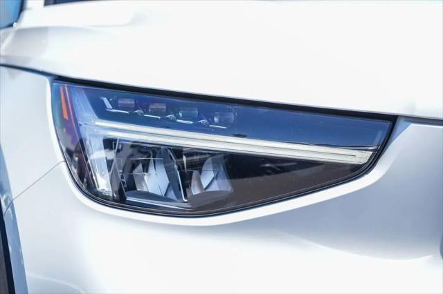 2024 Volvo XC40 Core