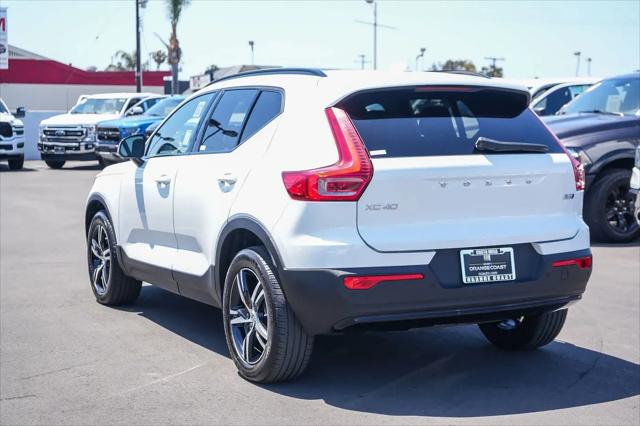 2024 Volvo XC40 Core