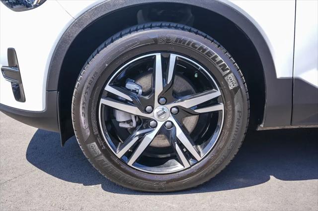 2024 Volvo XC40 Core