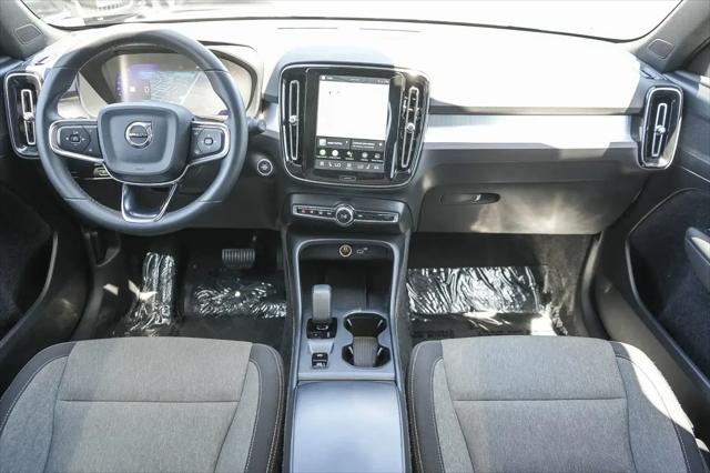 2024 Volvo XC40 Core