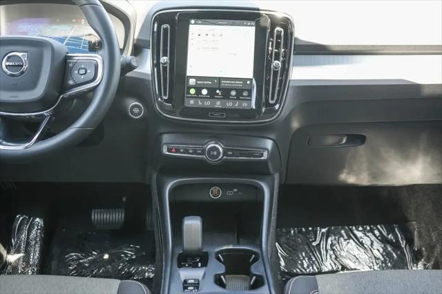 2024 Volvo XC40 Core
