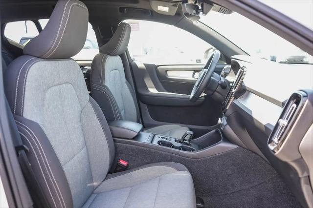 2024 Volvo XC40 Core