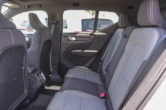 2024 Volvo XC40 Core