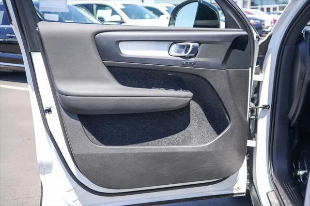 2024 Volvo XC40 Core