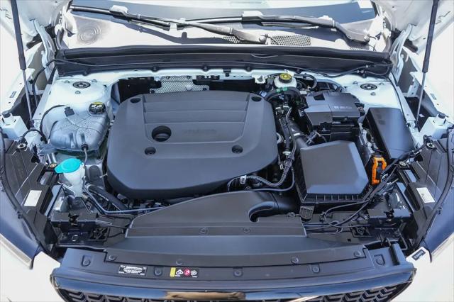 2024 Volvo XC40 Core
