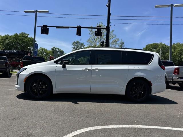 2027 Chrysler Pacifica Limited