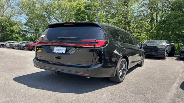 2027 Chrysler Pacifica Limited