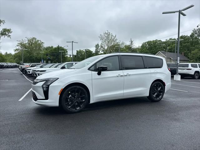 2027 Chrysler Pacifica Limited