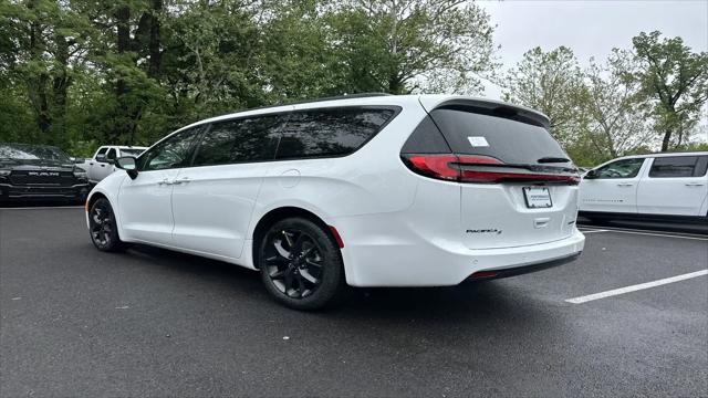 2027 Chrysler Pacifica Limited