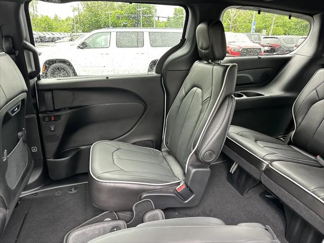 2027 Chrysler Pacifica Limited