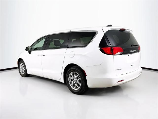 2022 Chrysler Voyager LX