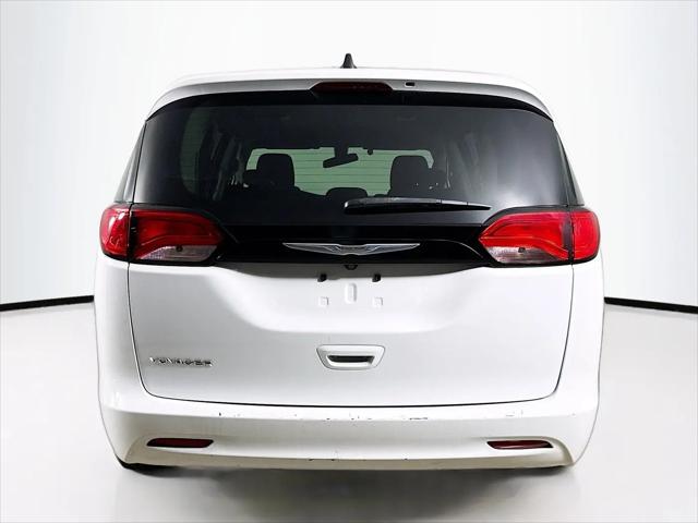 2022 Chrysler Voyager LX