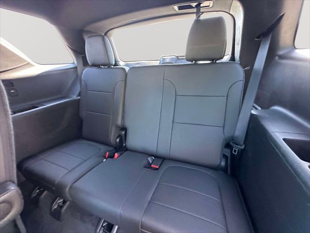 2023 Chevrolet Traverse AWD LT Leather