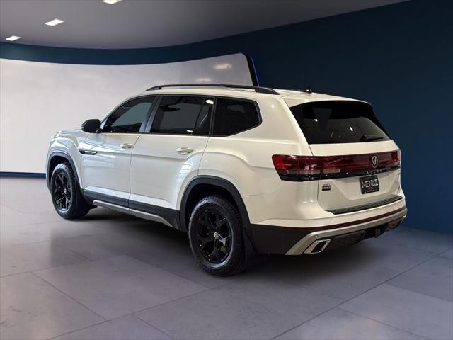 2024 Volkswagen Atlas 2.0T Peak Edition SEL