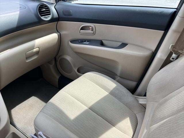 2009 Kia Rondo LX